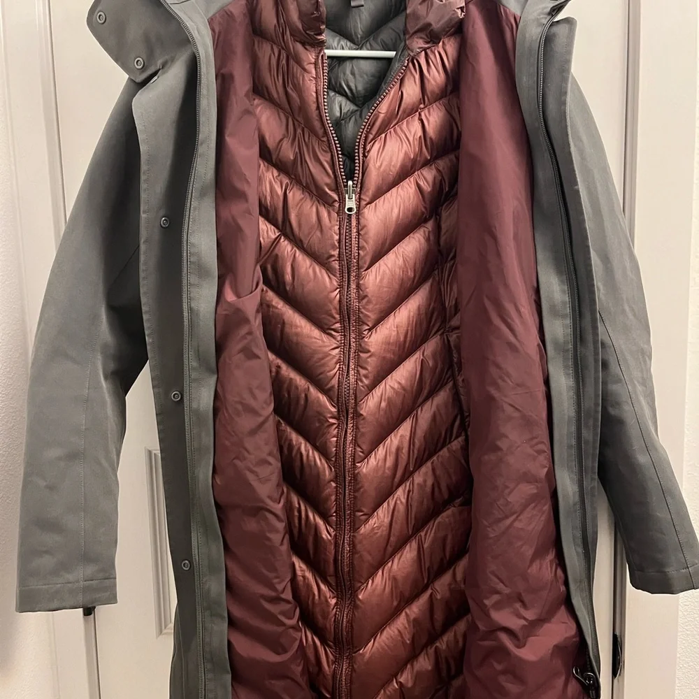 Patagonia Women’s Tres 3 in 1 Waterproof Down Parka Small (lightly worn) - Picture 4 of 14